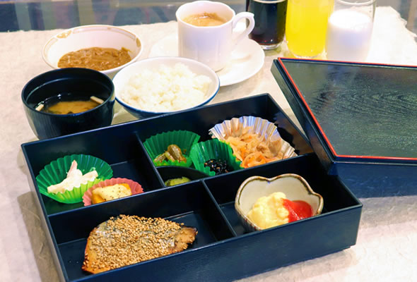 朝食